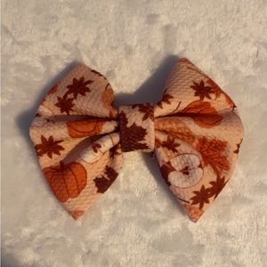 Clip on bows